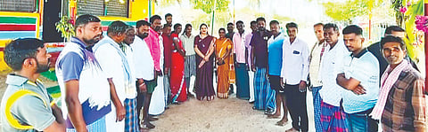 ಸರಗೂರು ತಾಲೂಕಿನ ಹಾದನೂರು ಗ್ರಾಮದಲ್ಲಿ ಮಾರಮ್ಮನ ಹಬ್ಬದ ಹಿನ್ನೆಲೆಯಲ್ಲಿ  ಶಾಸಕ ಅನಿಲ್ ಚಿಕ್ಕಮಾದು ಪತ್ನಿ ಸೌಮ್ಯಾ ಅನಿಲ್ ಚಿಕ್ಕಮಾದು ತಾಯಿ ಮಾರಮ್ಮನ ದರ್ಶನ ಪಡೆದರು. 