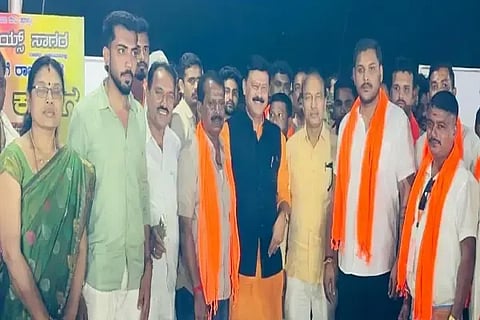 ಸಾಗರದಲ್ಲಿ ಶಿಮುಲ್ ಶೇಖರಣ, ತಾಂತ್ರಿಕ ಹಾಗೂ ಮಾರುಕಟ್ಟೆ ವಿಭಾಗದ ನೂತನ ಉಪ ಕಚೇರಿ, ಸಭಾಂಗಣ ಕಾಮಗಾರಿಗೆ ಶಾಸಕ ಗೋಪಾಲಕೃಷ್ಣ ಬೇಳೂರು ಶಂಕುಸ್ಥಾಪನೆ ನೆರವೇರಿಸಿದರು. ಆರ್.ಎಂ.ಮಂಜುನಾಥ ಗೌಡ, ವಿದ್ಯಾಧರ, ದಯಾನಂದ್, ಶೇಖರ್ ಇತರರಿದ್ದರು.