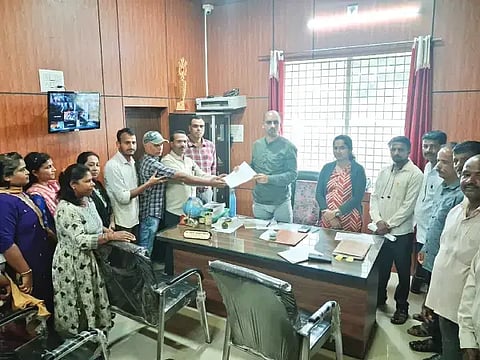 ಎನ್.ಆರ್.ಪುರ ತಾಲೂಕಿನ ಗ್ರಾಪಂ ಸಿಬ್ಬಂದಿ ಇಒ ಎಚ್.ಡಿ.ನವೀನ್‌ಕುಮಾರ್‌ಗೆ ಮನವಿ ಸಲ್ಲಿಸಿದರು. ಮಂಜುಳಾ, ಜಯಕುಮಾರ್, ನಾಗರಾಜ್, ಶಾಂತರಾಜ್, ರಾಜೇಶ್, ಜಗದೀಶ್, ಪ್ರಸನ್ನ, ನಾಗವೇಣಿ, ಲತಾ ಮತ್ತಿತರರಿದ್ದರು.