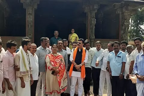 ಇಕ್ಕೇರಿ ಆಘೋರೇಶ್ವರ ದೇವಸ್ಥಾನಕ್ಕೆ ಶಾಸಕ ಗೋಪಾಲಕೃಷ್ಣ ಬೇಳೂರು ಭೇಟಿ ನೀಡಿದ್ದರು. ಗಣೇಶ್ ಭಟ್, ಕಲಸೆ ಚಂದ್ರಪ್ಪ, ಗಣಪತಿ ಮಂಡಗಳಲೆ, ಜೆ.ಎಚ್.ರಶ್ಮಿ ಇತರರಿದ್ದರು.