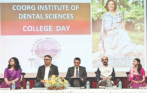 ಕೊಡಗು ದಂತ ವೈದ್ಯಕೀಯ ಮಹಾವಿದ್ಯಾಲಯ ವಿರಾಜಪೇಟೆಯ ವಾರ್ಷಿಕೋತ್ಸವ ಆಯೋಜಿಸಲಾಗಿತ್ತು. ಸುನೀಲ್ ಮುದ್ದಯ್ಯ, ಕೆ.ಸಿ.ಪೊನ್ನಪ್ಪ, ಡಾ.ಆಶೀಷ್ ಕಕ್ಕಾರ್ ಇದ್ದರು.