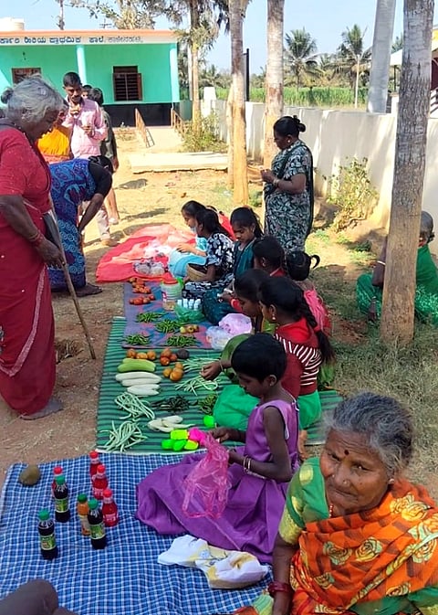 ಕಿಕ್ಕೇರಿ ಹೋಬಳಿಯ ತುಳಸಿ ಗ್ರಾಮದ ಸರ್ಕಾರಿ ಹಿರಿಯ ಪ್ರಾಥಮಿಕ ಶಾಲೆಯಲ್ಲಿ ಬುಧವಾರ ಮಕ್ಕಳ ಸಂತೆ ನಡೆಯಿತು. ನವೀನ್‌ಕುಮಾರ್, ಜಯರಾಂ ಮತ್ತಿತರರಿದ್ದರು. 
