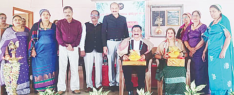 ಚಲನಚಿತ್ರ ರಂಗದಲ್ಲಿ ರಾಷ್ಟ್ರ ಪ್ರಶಸ್ತಿಯನ್ನು ಪಡೆದ ಚಿತ್ರ ನಿರ್ಮಾಪಕ, ನಿರ್ದೇಶಕ ದಂಪತಿ ಕೊಟ್ಟುಕತ್ತಿರ ಪ್ರಕಾಶ್ ಕಾರ್ಯಪ್ಪ ಮತ್ತು ಕೊಟ್ಟುಕತ್ತೀರ ಯಶೋದಾ ಪ್ರಕಾಶ್ ಅವರನ್ನು ಸನ್ಮಾನಿಸಲಾಯಿತು.