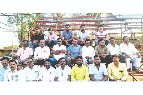 ಐನಾಪುರ ಪಟ್ಟಣದಲ್ಲಿ ಹಮ್ಮಿಕೊಂಡಿರುವ ರಾಷ್ಟçಮಟ್ಟದ ಎ-ಗ್ರೇಡ್ ಪುರುಷರ ಕಬಡ್ಡಿ ಪಂದ್ಯಾವಳಿ ಕುರಿತು ಅಪ್ಪು ಪೂಜಾರಿ ಮಾಹಿತಿ ನೀಡಿದರು. ಪ್ರವೀಣ ಗಾಣಿಗೇರ, ಸಂಜು ಭಿರಡಿ, ಗುಂಡು ಖವಟಕೊಪ್ಪ ಇತರರಿದ್ದರು.