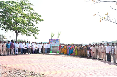 ಬೋರಗಾಂವ ಅರಿಹಂತ ಕ್ರೆಡಿಟ್ ಸೊಸೈಟಿ ನಿರ್ದೇಶಕರಾಗಿ ಆಯ್ಕೆಯಾದ ಉತ್ತಮ ಪಾಟೀಲ ಅವರನ್ನು ಸನ್ಮಾನಿಸಲಾಯಿತು. ಆರ್.ಟಿ.ಚೌಗುಲಾ, ಸುಮಿತ ರೊಡ್ಡ, ನಿರ್ದೇಶಕ ರಾಜೇಂದ್ರ ಐದಮಾಲೆ, ದರ್ಶನ ಪಾಟೀಲ, ರಾಕೇಶ್ ಪಿರಗಣ್ಣವರ ಇತರರಿದ್ದರು.