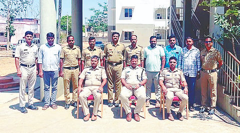 ವಿವಿಧ ಪ್ರಕರಣಗಳಲ್ಲಿ ಭಾಗಿಯಾಗಿದ ಮೂವರು ಆರೋಪಿಗಳನ್ನು ಬಂಧಿಸುವಲ್ಲಿ ಯಶಸ್ವಿಯಾದ ಬೆಟ್ಟದಪುರ ಪೊಲೀಸರ ತಂಡ.