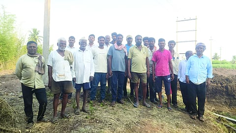  ಜೈನಾಪುರ ಗ್ರಾಮದಲ್ಲಿರುವ ನೀರಿನ ಸಮಸ್ಯೆ ಸರಿಪಡಿಸುವಂತೆ ರೈತರು ಆಗ್ರಹಿಸಿದರು. ರಾಯಗೌಡ ಕೆಳಗಿನಮನಿ, ಸುನೀಲ ಖಾನಾಪುರೆ, ಅಜಿತ ಕೆಳಗಿನಮನಿ, ರಮೇಶ ಖಾನಾಪುರೆ, ಮಹಾದೇವ ಮಠಪತಿ, ಲಗಮಣ್ಣ ಕುಂಬಾರ, ಅಪ್ಪಣ್ಣ ಭಾಕರೆ ಇತರರಿದ್ದರು.