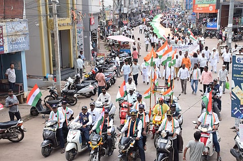  ಸ್ವಾತಂತ್ರ ದಿನಾಚರಣೆ ನಿಮಿತ್ಯ ಗದಗ ನಗರದಲ್ಲಿ ಬೃಹತ್​ ತಿರಂಗಾ ಯಾತ್ರೆ ಜರುಗಿತು.