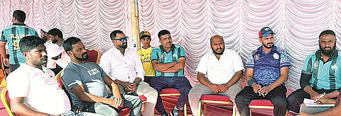 ಕುಶಾಲನಗರದಲ್ಲಿ ಆಯೋಜಿಸಿದ್ದ ಸಂವಾದ ಕಾರ್ಯಕ್ರಮದಲ್ಲಿ ದಿ.ಆರ್.ಗುಂಡೂರಾವ್ ಕ್ರೀಡಾಂಗಣ ಸಮಿತಿ ಪದಾಧಿಕಾರಿಗಳು ಪಾಲ್ಗೊಂಡಿದ್ದರು.