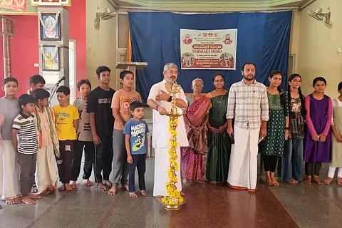 ಸಾಗರದ ಶೃಂಗೇರಿ ಶಂಕರಮಠದಲ್ಲಿ ಹಮ್ಮಿಕೊಂಡಿರುವ ಬೇಸಿಗೆ ಶಿಬಿರವನ್ನು ಧರ್ಮಾಧಿಕಾರಿ ಅಶ್ವಿನಿಕುಮಾರ್ ಉದ್ಘಾಟಿಸಿದರು. ಎಸ್.ಕೆ.ಪ್ರಭಾವತಿ, ಶ್ರಾವ್ಯಾ ಸಾಗರ್, ಸಚಿನ್ ಹೆಗಡೆ ಇತರರಿದ್ದರು.