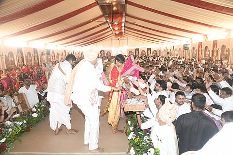 ನಗರದ ಸ್ಕೌಟ್ಸ್ ಅಂಡ್ ಗೈಡ್ಸ್ ಮೈದಾನದಲ್ಲಿ ಭಾನುವಾರ ಮುಕ್ತಿ ಜಯೋತ್ಸವ ನೆರವೇರಿತು.