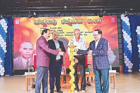 ಗೋಕುಲಂನ ವಿದ್ಯಾವರ್ಧಕ ಡಿಪ್ಲೊಮಾ ಕಾಲೇಜಿನಲ್ಲಿ ಆಯೋಜಿದ್ದ ಪುನಶ್ಚೇತನ ಕಾರ್ಯಕ್ರಮವನ್ನು ಗೋಪಾಲಗೌಡ ಉದ್ಘಾಟಿಸಿದರು. ಶ್ರೀಶೈಲ ರಾಮಣ್ಣನವರ್, ಎಸ್.ಸಿ.ಶಿವಕುಮಾರ್, ಡಾ.ಕೃಷ್ಣ ಇದ್ದರು.