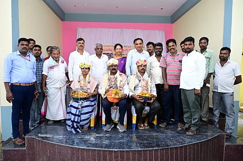 ಅತಿ ಹೆಚ್ಚು ಹಾಲು ಪೂರೈಸಿದ ಉತ್ಪಾದಕರನ್ನು ಬಂಡಿಪಾಳ್ಯ ಹಾಲು ಉತ್ಪಾದಕರ ಸಹಕಾರ ಸಂಘ ಸನ್ಮಾನಿಸಲಾಯಿತು. ಕೆ.ಉಮಾಶಂಕರ್, ಲೀಲಾ ನಾಗರಾಜ್, ಬಿ.ಗುರುಸ್ವಾಮಿ, ಎಲ್.ಶಿವಲಿಂಗೇಗೌಡ, ಕರಿಯಪ್ಪ, ಡಾ.ಕೆ.ಕೆ.ಸುನೀಲ್ ಕುಮಾರ್ ಇದ್ದರು.
