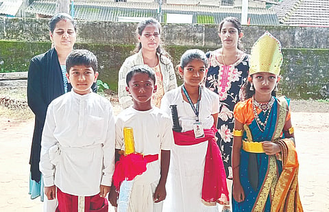 ಹದಿನಾರನೇ ಶತಮಾನದ ವೀರರಾಣಿ ಚೆನ್ನಭೈರಾದೇವಿಯ ಆಡಳಿತ, ಧೈರ್ಯ ಹಾಗೂ ಸಾಧನೆಗಳನ್ನು ಆಧರಿಸಿದ ಸಂಕ್ಷಿಪ್ತ ನಾಟಕದಲ್ಲಿ ಅಭಿನಯಿಸಿದ ತನಿಷ, ಜೆಶಿಕ, ವಿಷ್ಣುವರ್ಧನ್ ಪ್ರೀತಂ ಪೂರ್ಣಚಂದ್ರ ಅವರೊಂದಿಗೆ ದಾಕ್ಷಾಯಣಿ, ಮಂಜುಳಾ ಇತರರಿದ್ದರು.