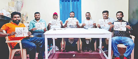  ಕ್ರೀಡಾ ಮಿಲನದ ಪೋಸ್ಟರ್ ಅನ್ನು ವೇದಿಕೆಯ ಅಧ್ಯಕ್ಷ ಮಧುಸೂದನ್ ಬಿಡುಗಡೆ ಮಾಡಿದರು. ಅಜಿತ್, ಲವ, ಡಾಲು, ಕಿರಣ್ ಇತರರಿದ್ದರು.