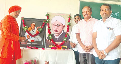 ಭಾಲ್ಕಿ ತಾಲೂಕಿನ ಕರಡ್ಯಾಳ ಚನ್ನಬಸವೇಶ್ವರ ಗುರುಕುಲದಲ್ಲಿ ವಚನ ಪಿತಾಮಹ ಫ.ಗು.ಹಳಕಟ್ಟಿ ಜಯಂತಿ ಆಚರಿಸಲಾಯಿತು. ಪೀಠಾಧಿಪತಿ ಶ್ರೀ ಗುರುಬಸವ ಪಟ್ಟದ್ದೇವರು, ಹಿರಿಯ ಸಾಹಿತಿ ಡಾ.ಮೃತ್ಯುಂಜಯ ರುಮಾಲೆ ಇತರರಿದ್ದರು.