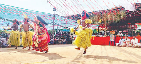 ತಾಲೂಕಿನ ಲಿಂಗಾಪುರ ಗ್ರಾಮದ ಭಗವಾನ್ ಶ್ರೀ ಬಬ್ಬುಸ್ವಾಮಿ ದೈವಸ್ಥಾನದಲ್ಲಿ ಪರಿವಾರ ದೈವಗಳ ಸಿರಿ ಸಿಂಗಾರ ನೇಮೋತ್ಸವವು ಸಹಸ್ರಾರು ಭಕ್ತರ ಸಮ್ಮುಖದಲ್ಲಿ ಅದ್ದೂರಿಯಾಗಿ ನೆರವೇರಿತು