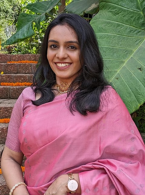 ಡಾ.ವಿಶಾಖ ಹೆಗಡೆ  