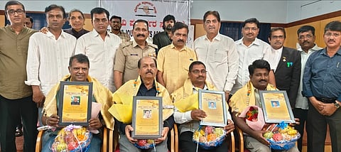 ಬೆಳಗಾವಿಯಲ್ಲಿ ಸೋಮವಾರ ಮಾಧ್ಯಮ ಅಕಾಡೆಮಿ ಪ್ರಶಸ್ತಿಗಳಿಗೆ ಆಯ್ಕೆಯಾದ ಗುರುರಾಜ ಜಮಖಂಡಿ, ಅಮಿತ ಉಪಾಧ್ಯೆ, ಸಂತೋಷ ಚಿನಗುಡಿ, ಸಂಜೀವ ಕಾಂಬಳೆಯವರನ್ನು ಸನ್ಮಾನಿಸಲಾಯಿತು. ಆಸೀಫ್ ಸೇಠ್, ನಾರಾಯಣ ಬರಮನಿ, ವಿಲಾಸ ಜೋಶಿ ಇತರರಿದ್ದರು.