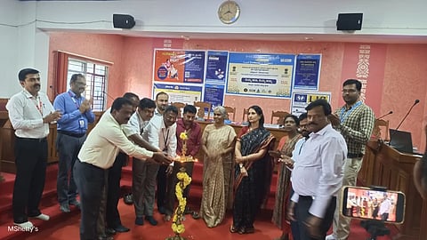 ಹಾಸನ ಲೀಡ್ ಬ್ಯಾಂಕ್‌ನಿಂದ ಜಿಲ್ಲಾ ಪಂಚಾಯಿತಿ ಸಭಾಂಗಣದಲ್ಲಿ ಹಕ್ಕು ಪಡೆಯದೆ ಇರುವ ಠೇವಣಿಗಳ ನಿವಾರಣೆ ಮತ್ತು ತೀರ್ಮಾನ ಶಿಬಿರವನ್ನು ಗಣ್ಯರು ಉದ್ಘಾಟಿಸಿದರು. ರಿಸರ್ವ್ ಬ್ಯಾಂಕ್ ಆಫ್ ಇಂಡಿಯಾದ ಪ್ರಾದೇಶಿಕ ನಿರ್ದೇಶಕಿ ಕಾಯಾ ತ್ರಿಪಾಠಿ, ಪಿ.ಅರುಣ್ ಕುಮಾರ್, ಲತಾ ಸರಸ್ವತಿ, ಅರುಳ್ ಸೆಲ್ವಿ, ಚಂದ್ರಮೌಳಿ ಇತರರು ಇದ್ದರು.