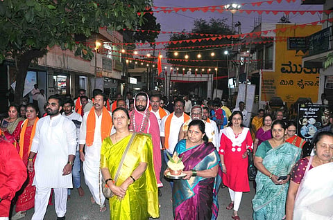 ರಾಷ್ಟ್ರೀಯ ಸ್ವಯಂಸೇವಕ ಸಂಘದ ನೂರನೇ ವರ್ಷದ ‘ಸಂಘ ಶತಾಬ್ದಿ’ ಅಂಗವಾಗಿ ನಗರದಲ್ಲಿ ಹಿಂದೂ ಸಮಾಜೋತ್ಸವವನ್ನು ವಿಜೃಂಭಣೆಯಿಂದ ಆಚರಿಸಲಾಯಿತು.