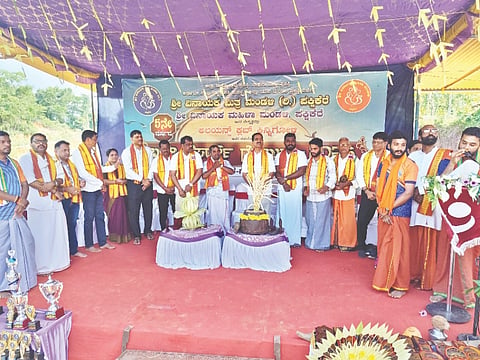 ತೋಕೂರು ಬಡಗಬೆಟ್ಟು ಗದ್ದೆಯಲ್ಲಿ 5ನೇ ವರ್ಷದ ‘ಬಲೇ ಕೆಸರ್ಡ್ ಗೊಬ್ಬುಗ’ ಕಾರ್ಯಕ್ರಮ ನಡೆಯಿತು. ಶಾಸಕ ಉಮನಾಥ ಕೋಟ್ಯಾನ್, ಕಿನ್ನಿಗೋಳಿ ಪಪಂ ಅಧ್ಯಕ್ಷ ಗುರುರಾಜ ಮಲ್ಲಿಗೆಯಂಗಡಿ ಮೊದಲಾದವರು ಉಪಸ್ಥಿತರಿದ್ದರು.