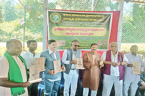ಕಲ್ಲತ್ತಿಗಿರಿ ಸರ್ಕಲ್ ಸಮೀಪ ಸ್ಥಾಪಿಸಿರುವ ಶ್ರೀಗಂಧದ ಮೌಲ್ಯವರ್ಧಿತ ಉತ್ಪನ್ನಗಳ ಮಾರಾಟ ಮಳಿಗೆಳನ್ನು ಉದ್ಘಾಟಿಸಲಾಯಿತು.