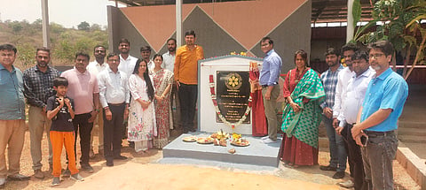 ಹೊಸಕೋಟೆ ತಾಲೂಕಿನ ಕಂಬಳೀಪುರದ ರಾಜೀವ್​ಗಾಂಧಿ ಇನ್​ಸ್ಟಿಟ್ಯೂಟ್​ ಆಫ್​ ಪೆಟ್ರೋಲಿಯಂ ಟೆಕ್ನಾಲಜಿ ಸಂಸ್ಥೆಯ ಆವರಣದಲ್ಲಿ ಕೆೆಟೇರಿಯಾವನ್ನು (ಕ್ಯಾಂಟೀನ್​) ನಿರ್ದೇಶಕ ಹರೀಶ್​ ಹಿರಾನಿ, ಮುಖ್ಯಸ್ಥ ರೋಹಿತ್​ ಬಸ್ವಾಲ್​ ಉದ್ಘಾಟಿಸಿದರು. ರೂಪಾ ಮಂಜುನಾಥ್​, ಚಂದ್ರಕಾಂತ್​, ಅರ್ಜುನ್​ ದೇವ್​ ಇದ್ದರು.