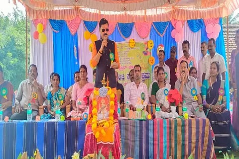 ತ್ಯಾಗರ್ತಿ ಸಮೀಪದ ಕೋಟೆಕೊಪ್ಪ ಗ್ರಾಮದಲ್ಲಿ ಕ್ಲಸ್ಟರ್ ಮಟ್ಟದ ಪ್ರತಿಭಾ ಕಾರಂಜಿ ಕಾರ್ಯಕ್ರಮವನ್ನು ಶಾಸಕ ಗೋಪಾಲಕೃಷ್ಣ ಬೇಳೂರು ಉದ್ಘಾಟಿಸಿದರು. ಸುಜಾತಾ, ಪ್ರಭಾವತಿ, ಧರ್ಮರಾಜ, ಅಶ್ವಿನಿ, ಗಣಪತಿ ಮಂಡಗಳಲೆ ಇತರರಿದ್ದರು.