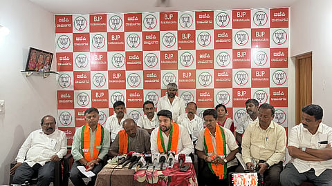 ರಾಮನಗರದ ಬಿಜೆಪಿ ಕಚೇರಿಯಲ್ಲಿ ಜಿಲ್ಲಾಧ್ಯಕ್ಷ ಆನಂದಸ್ವಾಮಿ, ಮುಖಂಡರಾದ ಗೌತಮ್ ಗೌಡ, ಪ್ರಸಾದ್‌ಗೌಡ ಮುಂತಾದವರು ಸುದ್ದಿಗೋಷ್ಠಿಯಲ್ಲಿ ಮಾತನಾಡಿದರು. 