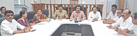 ಚಿತ್ತಾಪುರದಲ್ಲಿ ಹಮ್ಮಿಕೊಂಡಿದ್ದ ಪೂರ್ವಭಾವಿ ಸಭೆಯಲ್ಲಿ ತಹಸೀಲ್ದಾರ್​ ನಾಗಯ್ಯ ಹಿರೇಮಠ ಮಾತನಾಡಿದರು. ರಾಜಕುಮಾರ ಮರತೂರಕರ, ಮಹ್ಮದ್​ ಅಕ್ರಂ ಪಾಶಾ, ಮಂಜುನಾಥರೆಡ್ಡಿ, ನಾಗರಾಜ ಭಂಕಲಗಿ, ಬಸವರಾಜ ಪಾಟೀಲ್​ ಬೆಳಗುಂಪಾ ಇದ್ದರು.