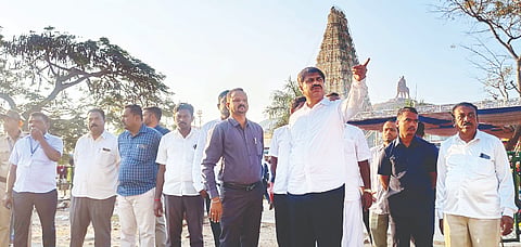 ಮಲೆಮಹದೇಶ್ವರ ಬೆಟ್ಟಕ್ಕೆ ಶಾಸಕ ಎಂ.ಆರ್. ಮಂಜುನಾಥ್ ಅವರು ಭೇಟಿ ನೀಡಿ ಮಹಾಶಿವರಾತ್ರಿ ಜಾತ್ರೆಗೆ ಕೈಗೊಂಡಿರುವ ಸಿದ್ಧತೆ ಪರಿಶೀಲಿಸಿದರು. ಎ.ಈ ರಘು, ಚಂದ್ರಶೇಖರ್, ಚಿನ್ನಣ್ಣ ಮತ್ತಿತರರಿದ್ದರು. 