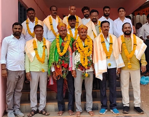 /ಚಿಟಗುಪ್ಪ ತಾಲೂಕಿನ ಉಡಮನಳ್ಳಿ ಪ್ರಾಥಮಿಕ ಕೃಷಿ ಪತ್ತಿನ ಸಹಕಾರ ಸಂಕ್ಕೆ ಶುಕ್ರವಾರ ಅವಿರೋಧ ಆಯ್ಕೆಯಾದ ಅಧ್ಯಕ್ಷ ಚಂದ್ರಶೇಖರ ಪಾಟೀಲ, ಉಪಾಧ್ಯ ಶಿವಶಂಕರ ಪಾಟೀಲ ಅವರನ್ನು ಸನ್ಮಾನಿಸಲಾಯಿತು. ಪ್ರಮುಖರಾದ ಪ್ರಭು ನೆಲವಾಲ, ರಾವೇಂದ್ರ, ಗಂಗಾರೆಡ್ಡಿ, ಕಲಾವತಿ, ಸುಧಾಕರ ನಿಂಗನಾಯಕ, ಅಶೋಕ ಸೆವತ್ಕರ, ಬಾಬುರಾವ ಭೈರೆ,  ಸಚಿನ ಪಾಟೀಲ, ಅಮರ ಮಂಗಡಿಕರ, ಸಿದ್ದು, ಶರಣಪ್ಪ ಪಾಟೀಲ ಇತರರಿದ್ದರು.
