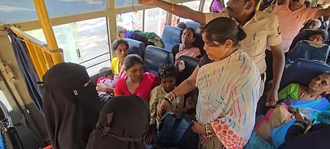 bus, chain, snatching