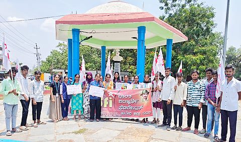 Haveri, SFI, NEET, Exam, Papers, Leakage, Protest, 