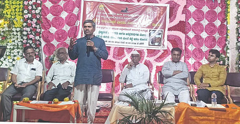 ಕೂಡಲಸಂಗಮದ ಸಂಗಮೇಶ್ವರ ಕಲ್ಯಾಣ ಮಂಟಪದಲ್ಲಿ ನಡೆದ ನಂದಿ ಕೂಗು ಅಭಿಯಾನ ಪಾದಯಾತ್ರೆ ಮುಕ್ತಾಯ ಸಮಾರಂಭದಲ್ಲಿ ಸಂಚಾಲಕ ಬಸವರಾಜ ಬಿರಾದಾರ ಮಾತನಾಡಿದರು. ಅಭಿಯಾನದ ರೂವಾರಿ ಸೋಮಲಿಂಗ ಪಾಟೀಲ, ಗುರುಮಹಾಂತ ಸ್ವಾಮೀಜಿ, ಜಿ.ಜಿ. ಪಾಟೀಲ, ಮಹೇಶ ಅಥಣಿ ಇತರರಿದ್ದರು.