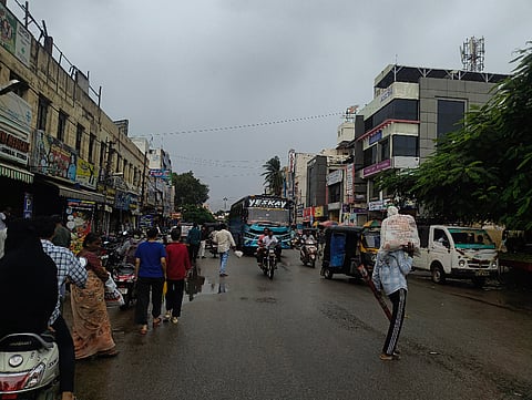 ಹೊಸಪೇಟೆಯಲ್ಲಿ ಯಥಾಸ್ಥಿತಿ ಕಾಯ್ದುಕೊಂಡ ಜನಜೀವನ