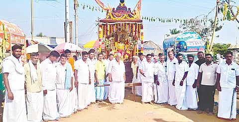ಸರಗೂರು ತಾಲೂಕಿನ ಕಾಟವಾಳು ಗ್ರಾಮದಲ್ಲಿ ಹುಲಿಮಾಸ್ತಮ್ಮ ಜಾತ್ರಾ ಮಹೋತ್ಸವ ಅಂಗವಾಗಿ ಕೊಂಡೋತ್ಸವ ಗುರುವಾರ ವಿಜೃಂಭಣೆಯಿಂದ ನೆರವೇರಿತು.