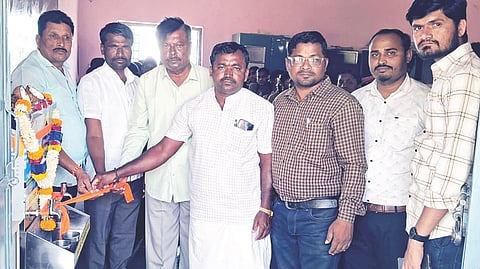 ತಾವರಗೇರಾ ಸಮೀಪದ ಜುಮಲಾಪೂರ ಸರ್ಕಾರಿ ಪ್ರೌಢಶಾಲೆಯಲ್ಲಿ ಶುದ್ಧ ನೀರಿನ ಘಟಕವನ್ನು ಎಸ್ಡಿಎಂಸಿ ಅಧ್ಯಕ್ಷ ಕಲ್ಲಪ್ಪ ಕುರಿ ಉದ್ಘಾಟಿಸಿದರು. ಸಿಎಸ್‌ಆರ್ ಮ್ಯಾನೇಜರ್ ಅಜಿತ್ ಪಾಟೀಲ್, ಎಸ್ಡಿಎಂಸಿ ಸದಸ್ಯ ಹನುಮಪ್ಪ ಕುರ್ನಾಳ್, ಮುಖ್ಯಶಿಕ್ಷಕ ಸೋಮನಗೌಡ ಪಾಟೀಲ್ ಇತರರಿದ್ದರು.