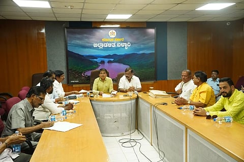 ಬಳ್ಳಾರಿಯ ಡಿಸಿ ಕಚೇರಿ ಸಭಾಂಗಣದಲ್ಲಿ ಆಯೋಜಿಸಿದ್ದ ಪೂರ್ವಭಾವಿ ಸಭೆಯಲ್ಲಿ ಎಡಿಸಿ ಮಹಮ್ಮದ್ ಎನ್.ಜುಬೇರ್ ಮಾತನಾಡಿದರು. ಮೇಯರ್ ಪಿ.ಗಾದೆಪ್ಪ,  ಹಿಂದುಳಿದ ವರ್ಗಗಳ ಕಲ್ಯಾಣಾಧಿಕಾರಿ ಜಲಾಲಪ್ಪ, ಕನ್ನಡ ಮತ್ತು ಸಂಸ್ಕೃತಿ ಇಲಾಖೆಯ ಸಹಾಯಕ ನಿರ್ದೇಶಕ ಬಿ.ನಾಗರಾಜ, ಮುಖಂಡರಾದ ಪಿ.ಗಾದಿಲಿಂಗನಗೌಡ, ಸಿದ್ದೇಶ್, ಕಲ್ಲುಕಂಭ ಪಂಪಾಪತಿ ಇದ್ದರು.