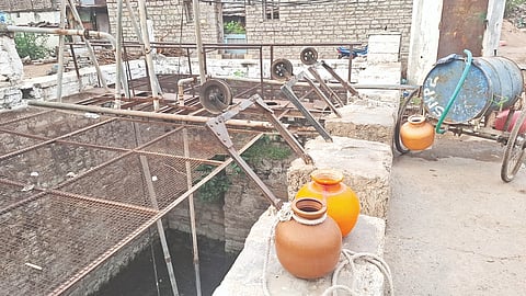 ಕಲುಷಿತಗೊಂಡ ಕೆಂಭಾವಿ ಪಟ್ಟಣದ ರೇವಣಸಿದ್ಧೇಶ್ವರ ಬಾವಿ.