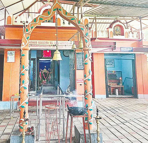 ಮಗ್ಗುಲ ಶನೈಶ್ಚರ ದೇವಾಲಯ.