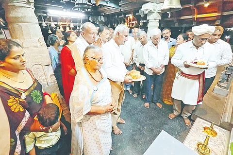 ಶ್ರೀಪಾಡಿ ಇಗ್ಗುತ್ತಪ್ಪ ದೇವಾಲಯದ ಅಷ್ಟಬಂಧ ಬ್ರಹ್ಮ ಕಲಶ ಉತ್ಸವಕ್ಕೆ ವಿಶೇಷ ಪ್ರಾರ್ಥನೆ ಸಲ್ಲಿಸಲಾಯಿತು. 