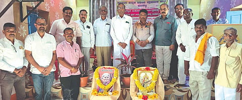 ಘಟನಟ್ಟಿ ಸರ್ಕಾರಿ ಕನ್ನಡ ಹಿರಿಯ ಪ್ರಾಥಮಿಕ ಶಾಲೆಯಲ್ಲಿ ಹಮ್ಮಿಕೊಂಡಿದ್ದ ಸಸಿ ನೆಡುವ ಕಾರ್ಯಕ್ರಮದಲ್ಲಿ ಬಾಬು ಗಲಗಲಿ, ಸಚಿನ ದೇಸಾಯಿ, ಉಮೇಶ ಅವಟಿ ಇತರರಿದ್ದರು.