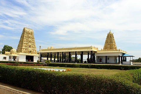 ಹನುಮಂತನಗರದ ಶ್ರೀ ಆತ್ಮಲಿಂಗೇಶ್ವರ ದೇವಾಲಯದ ಹೊರನೋಟ