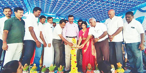 ಮದ್ದೂರು ತಾಲೂಕಿನ ಸೋಮನಹಳ್ಳಿಯ ಎಸ್.ಸಿ.ಎಂ.ಎಂ.ಪ್ರೌಢಶಾಲೆಯಲ್ಲಿ ಆಯೋಜಿಸಿದ್ದ ಕಾರ್ಯಕ್ರಮವನ್ನು ರಾಜೇಶ್ವರಿ ಉದ್ಘಾಟಿಸಿದರು. ಧನಂಜಯ, ಅನಂತೇಗೌಡ, ದೇವರಾಜು, ರವೀಶ್ ಇದ್ದರು. 