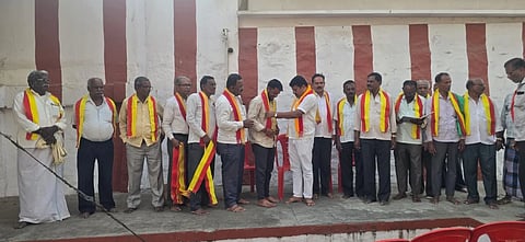 ಮದ್ದೂರು ನಗರದ ಪುರಾಣ ಪ್ರಸಿದ್ಧ ನರಸಿಂಹ ದೇವಸ್ಥಾನದ ಆವರಣದಲ್ಲಿ ನೂತನ ಸದಸ್ಯರನ್ನು ಜೈ ಕರ್ನಾಟಕ ಪರಿಷತ್ತು ಸಪರಿಷತ್ತಿಗೆ ಡಾ.ಎಸ್.ನಾರಾಯಣ್ ಸ್ವಾಗತಿಸಿದರು. ಎಂ.ಪುಟ್ಟಸ್ವಾಮಿ, ಕೆ.ಬಿ.ಕೆಂಪೇಗೌಡ, ಬಿ.ಡಿ.ಪುಟ್ಟಸ್ವಾಮಿ, ಕೆ.ಪುಟ್ಟೇಗೌಡ, ಜಿ.ಟಿ.ಕೃಷ್ಣಪ್ಪ ಇದ್ದರು.