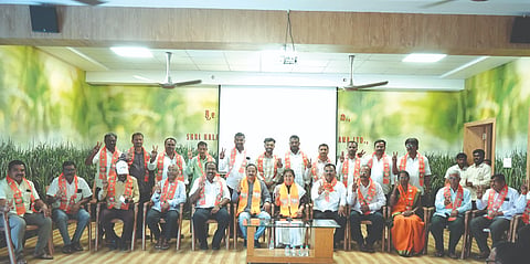 ನಿಪ್ಪಾಣಿಯ ಹಾಲಸುಗರ್ಸ್‌ ಕಾರ್ಖಾನೆಯಲ್ಲಿ ಭೀಮಾಪುರವಾಡಿ ಗ್ರಾಮದ ಕಾಂಗ್ರೆಸ್ ಕಾರ್ಯಕರ್ತರು ಬಿಜೆಪಿಗೆ ಸೇರ್ಪಡೆಗೊಂಡರು. ಶಶಿಕಲಾ ಜೊಲ್ಲೆ, ಅಣ್ಣಾಸಾಹೇಬ ಜೊಲ್ಲೆ, ಬಾಳಾಸಾಹೇಬ ಕದಂ, ಸಿದ್ದು ನರಾಟೆ ಇತರರಿದ್ದರು.