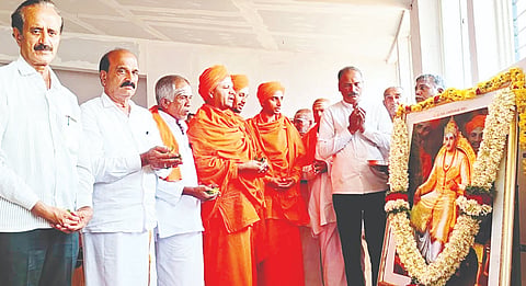 ಚಾಮರಾಜನಗರ ತಾಲೂಕಿನ ನಂಜೇದೇವನಪುರ ಶ್ರೀಗುರುಮಲ್ಲೇಶ್ವರ ದಾಸೋಹ ಮಠದಲ್ಲಿ ಆಯೋಜಿಸಿದ್ದ ಬಸವ ಜಯಂತಿ ಮತ್ತು  ಬಸವ ಧರ್ಮ ಕುರಿತು ಉಪನ್ಯಾಸ ಕಾರ್ಯಕ್ರಮದಲ್ಲಿ ಬಸವಣ್ಣನವರ ಭಾವಚಿತ್ರಕ್ಕೆ ಪುಷ್ಪಾರ್ಚನೆ ಮಾಡಲಾಯಿತು.  ಶ್ರೀಇಮ್ಮಡಿ ಮುರುಘ ರಾಜೇಂದ್ರ ಸ್ವಾಮೀಜಿ, ಶ್ರೀಚನ್ನಬಸವ ಸ್ವಾಮೀಜಿ, ಮುಡುಗೂರು ಮಠದ ಶ್ರೀಉದ್ದಾನ ಸ್ವಾಮೀಜಿ, ದೇವನೂರು ಮಠದ ಶ್ರೀಮಹಾಂತ ಸ್ವಾಮೀಜಿ, ಶ್ರೀಮಠದ ಶ್ರೀರಾಜೇಂದ್ರ ಸ್ವಾಮೀಜಿ, ಕಾಡಾ ಅಧ್ಯಕ್ಷ ಪಿ. ಮರಿಸ್ವಾಮಿ,  ಲಿಂಗಾಯತ ಜಾಗೃತಿ ಸಮಿತಿಯ ಅಧ್ಯಕ್ಷ ಕಾಳನಹುಂಡಿ ಗುರುಸ್ವಾಮಿ ಇದ್ದರು.