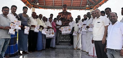  ಚಾಮರಾಜನಗರ ತಾಲೂಕಿನ ಸಂತೇಮರಹಳ್ಳಿಯ  ಶ್ರೀಶಿವಕುಮಾರ ಸ್ವಾಮಿ ವೃತ್ತದಲ್ಲಿ ಹೋಬಳಿಯ ವ್ಯಾಪ್ತಿಯ  ಪ್ರಚಾರಕ್ಕೆ ಬಸವ ಬಳಗದ ಒಕ್ಕೂಟದ ಅಧ್ಯಕ್ಷ ಹಾಗೂ ಕಾಡಾ ಅಧ್ಯಕ್ಷ ಪಿ.ಮರಿಸ್ವಾಮಿ ಮಂಗಳವಾರ ಚಾಲನೆ ನೀಡಿದರು. ಮೂಡ್ಲುಪುರ ನಂದೀಶ್, ಎನ್‌ರಿಎಚ್ ಮಹದೇವಸ್ವಾಮಿ, ದೊಡ್ಡರಾಯಪೆಟೆ ಗಿರೀಶ್, ಕಾವುದವಾಡಿ ಗುರು, ಸುಧಾಮಲ್ಲಣ್ಣ, ಕೆ.ವೀರಭದ್ರಸ್ವಾಮಿ,  ನಂದೀಶ್, ಆಲೂರು ಪ್ರದೀಪ್,  ಕೆಂಪನಪುರ ಶಿವಶಂಕರ್ ಇತರರು ಹಾಜರಿದ್ದರು.